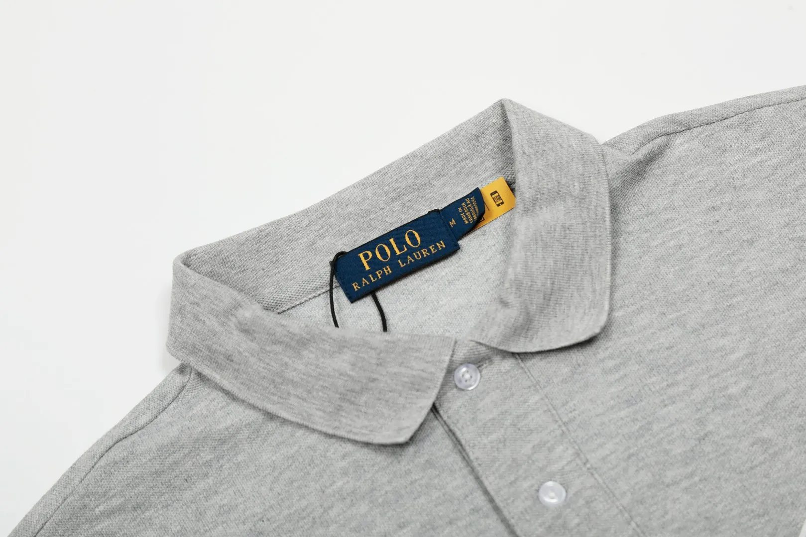 P154 💰 "Top quality" Style number: DS072# (not off the shelves all year round) [Ralph Lauren&NY co-branded new embroidered horse logo POLO lapel basic short sleeves] ✅Ralph Lauren&MLB Yankees co-branded versatile style lapel POLO short sleeves for men and women ✅Main supply platform live broadcast Wholesale entity Replenish when out of stock Not off the shelf ✅ZP quality 1:1 version Scan the code to enter the GF website Z cabinet quality ✅Detailed quality is the only one in Guangzhou. Imported pique fabrics. Focus on high-end. Cost-effective. Needless to say good quality. ✅Restore the original version. The maximum size can be worn up to 210 pounds. Loose, comfortable and stress-free. ✅Work wear and life wear. Suitable for various occasions. Must-have recommendation for couples. Size: S-XL. Color: Gray Navy.